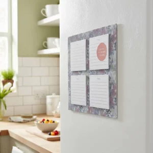 Stay organised with these vintage floral magnetic memo boards. Includes 4 x 30-sheet notelet pads and a magnetic back, ideal for fridges, desks, or filing cabinets.