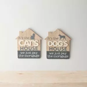 Funny wooden plaque. Cat and dog wooden house plaques side by side.